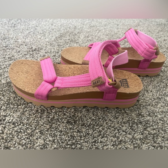 NEW Women’s Reef Cushion Rem HI Malibu Pink Sandals Size 9.5 - Picture 4 of 9